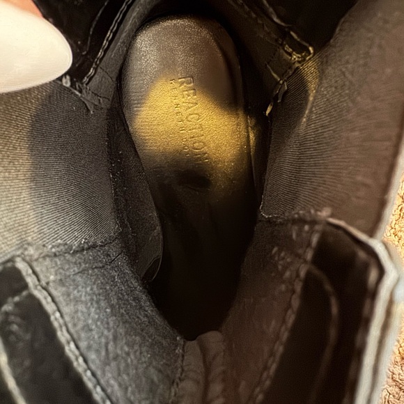 Kenneth Cole Reaction Boots Salt Chelsea Ankle Heel Black Leather 9 - Picture 9 of 9